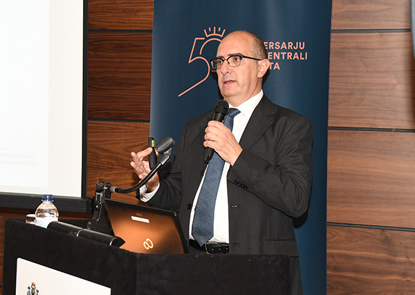 Lekċer pubblika ġewwa l-Bank Ċentrali ta’ Malta bit-tema ‘Unconventional monetary policy in the euro area: Macroeconomic context, effectiveness, unintended consequences, and normalization’ Lekċer pubblika ġewwa l-Bank Ċentrali ta’ Malta bit-tema ‘Unconventional monetary policy in the euro area: Macroeconomic context, effectiveness, unintended consequences, and normalization’
