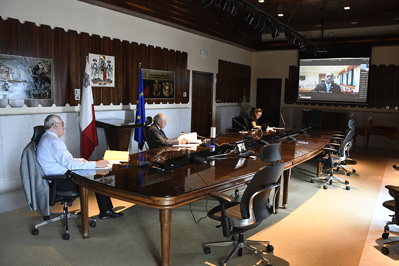 Il-Gvernatur tal-Bank Ċentrali ta’ Malta, il-Professur Edward Scicluna, id-Deputat Gvernatur, Alexander Demarco u Dr Kalina Koleva waqt il-Laqgħa tal-Gvernaturi tal-Banek Ċentrali fi ħdan il-Commonwealth Il-Gvernatur tal-Bank Ċentrali ta’ Malta, il-Professur Edward Scicluna, id-Deputat Gvernatur, Alexander Demarco u Dr Kalina Koleva waqt il-Laqgħa tal-Gvernaturi tal-Banek Ċentrali fi ħdan il-Commonwealth
