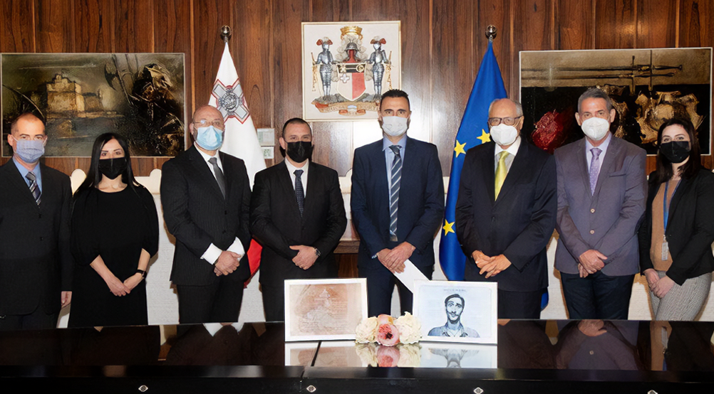 Donazzjoni mill-Impjegati tal-Bank Ċentrali lil Hospice Malta Donazzjoni mill-Impjegati tal-Bank Ċentrali lil Hospice Malta