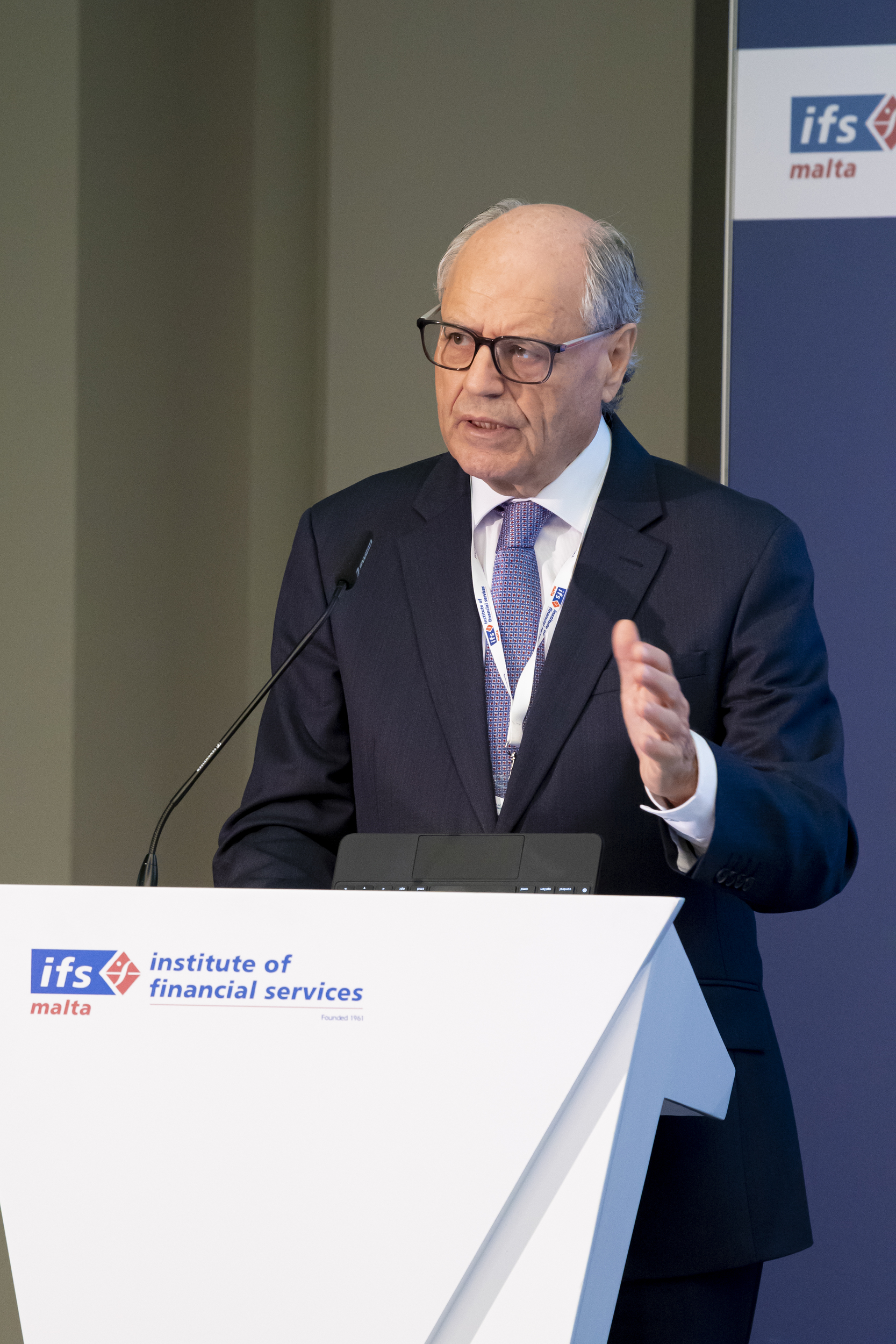 Il-Gvernatur tal-Bank Ċentrali ta' Malta, il-Professur Edward Scicluna Il-Gvernatur tal-Bank Ċentrali ta' Malta, il-Professur Edward Scicluna