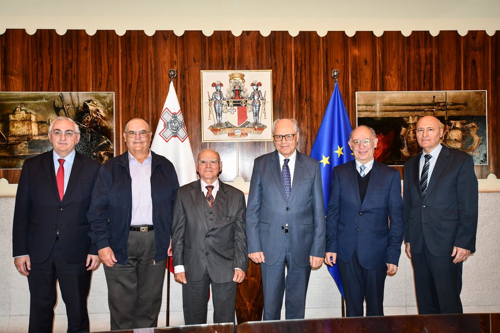 Il‑Gvernatur kien akkumpanjat mid‑Deputati Gvernaturi Mr Alexander Demarco u Mr Oliver Bonello