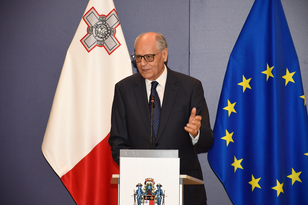 Il-Gvernatur, il-Professur Edward Scicluna Il-Gvernatur, il-Professur Edward Scicluna
