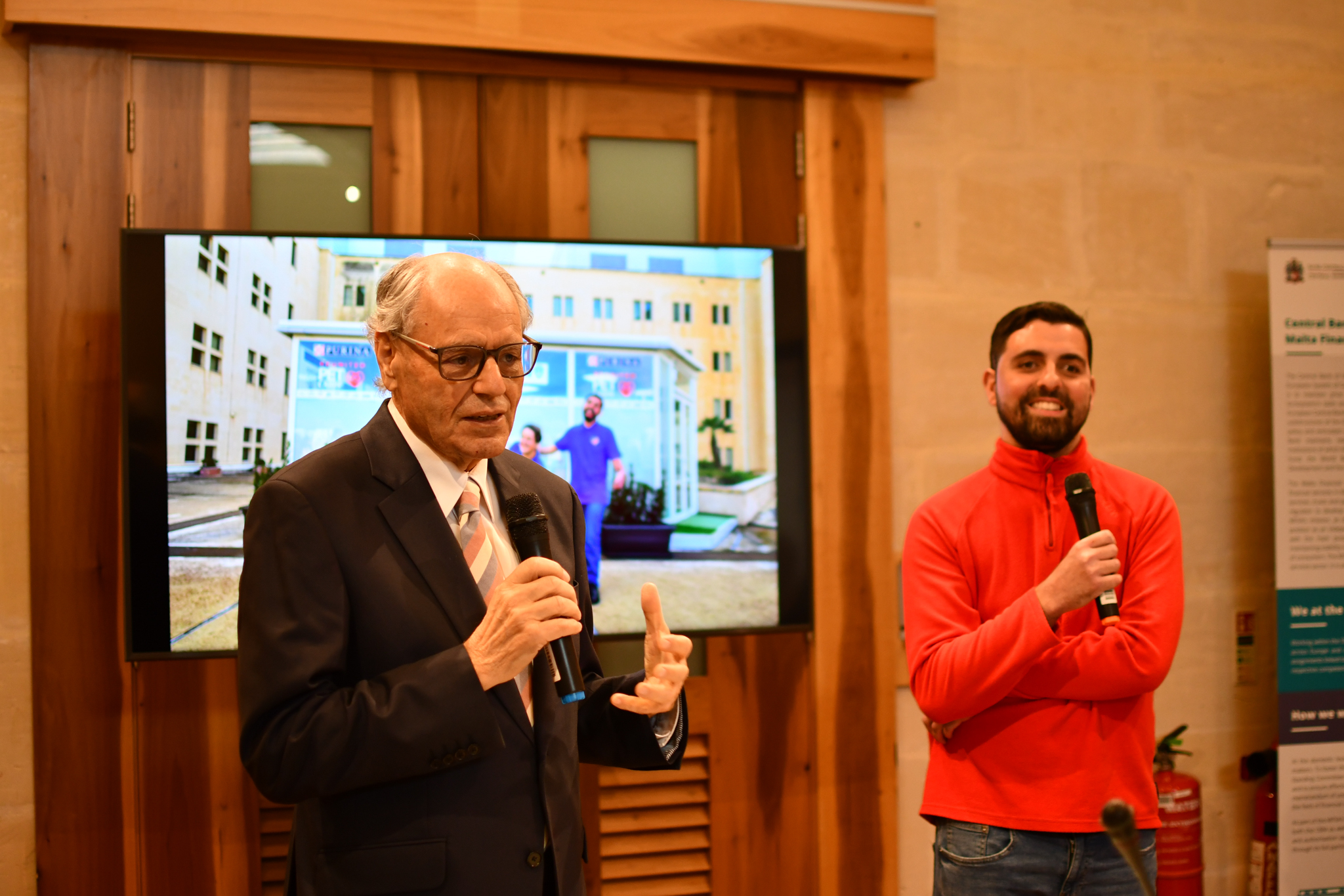 Jacob iżur il-Bank Ċentrali Jacob iżur il-Bank Ċentrali