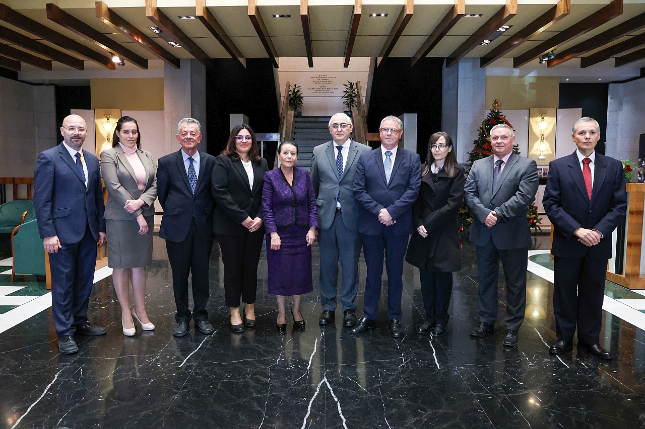 Impjegati tal-Malta Coin Centre mal-E.T. Myriam Spiteri Debono