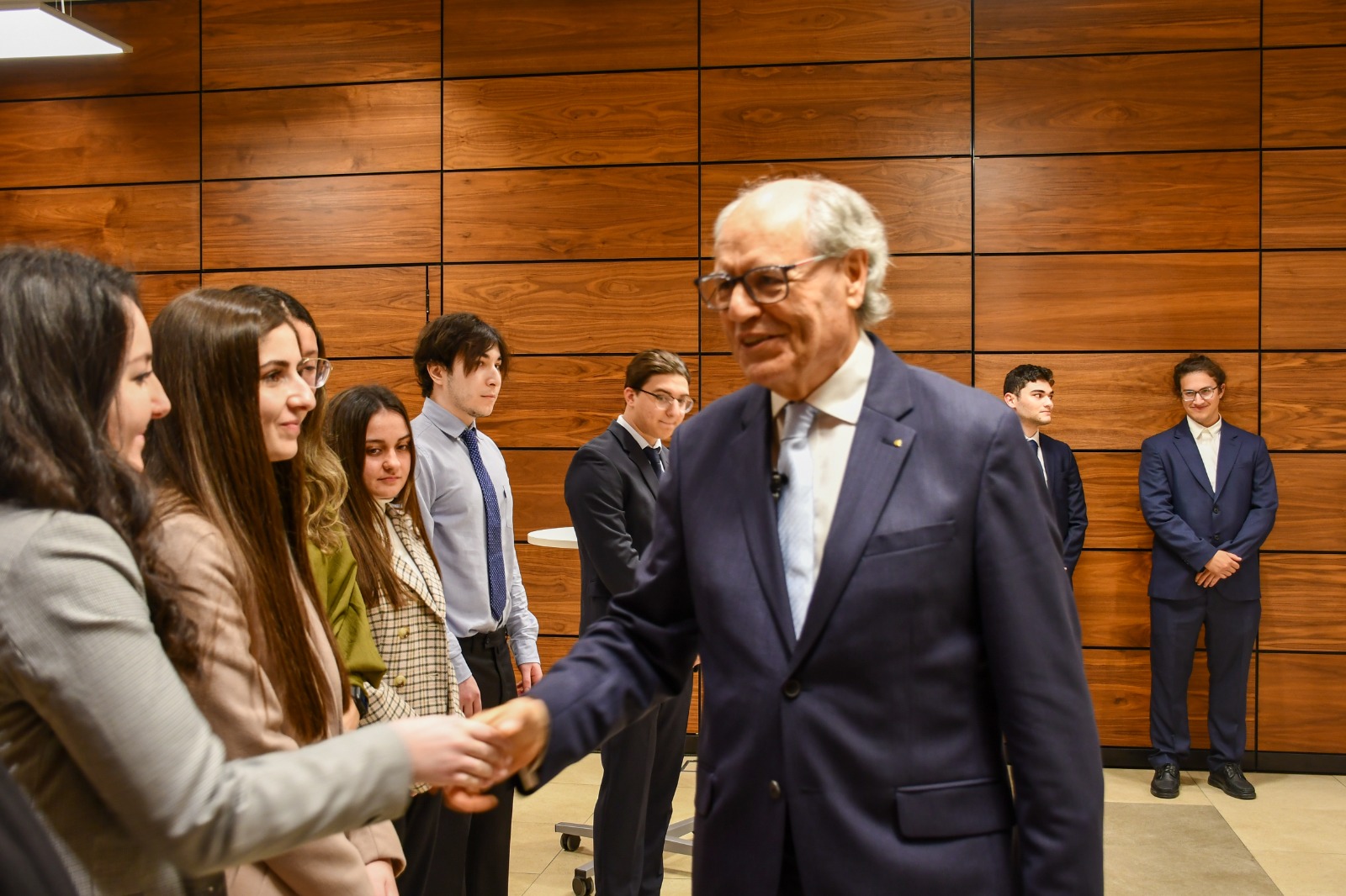 Il‑Gvernatur Scicluna jifraħ lil 36 Impjegat/a għall‑kisbiet akkademiċi riċenti tagħhom