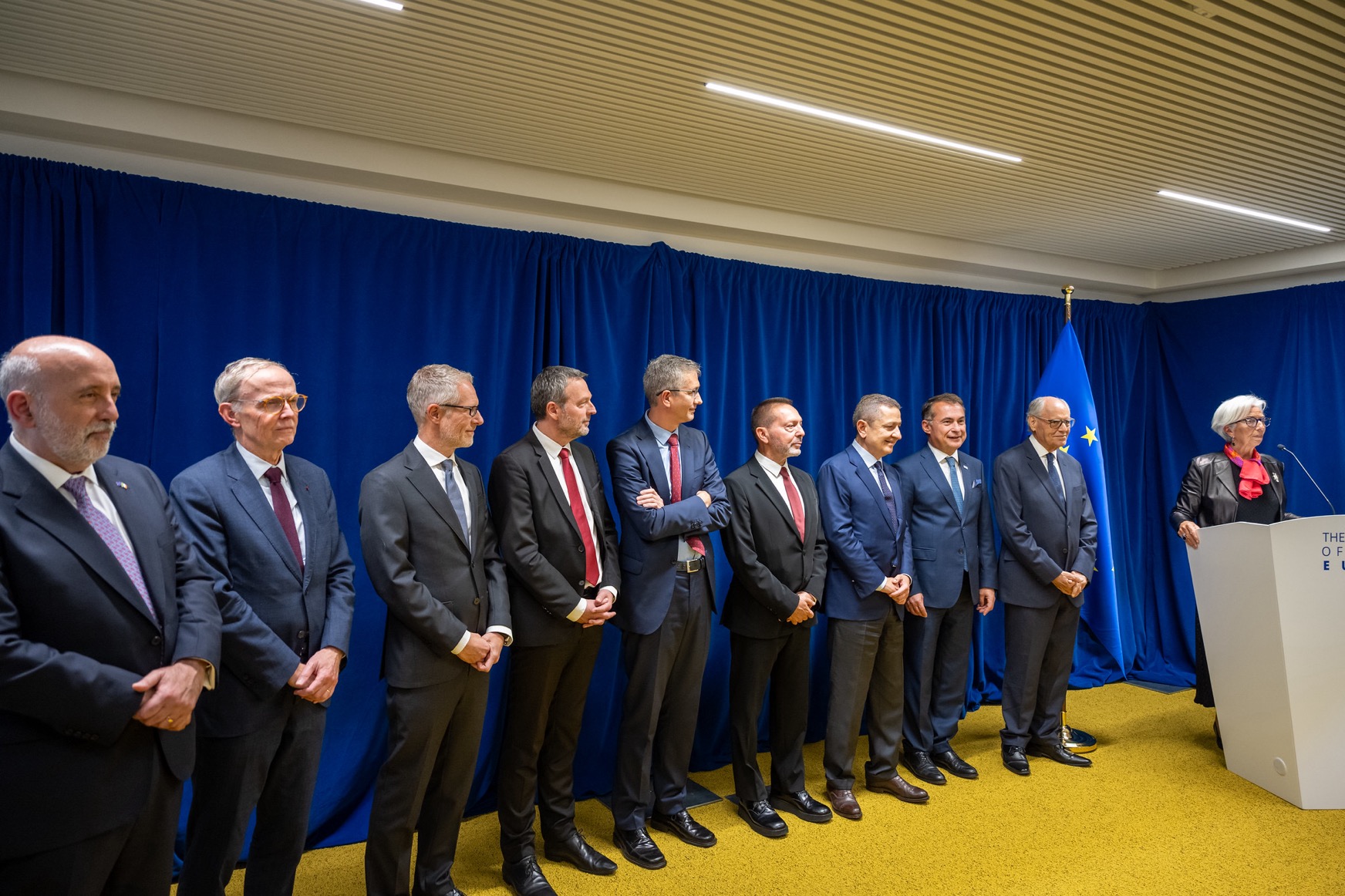Preżenti għaċ-ċerimonja kien hemm diversi ambaxxaturi, kapijiet tal-istituzzjonijiet tal-UE, Kummissarji u Membri tal-Parlament Ewropew. Preżenti għaċ-ċerimonja kien hemm diversi ambaxxaturi, kapijiet tal-istituzzjonijiet tal-UE, Kummissarji u Membri tal-Parlament Ewropew.
