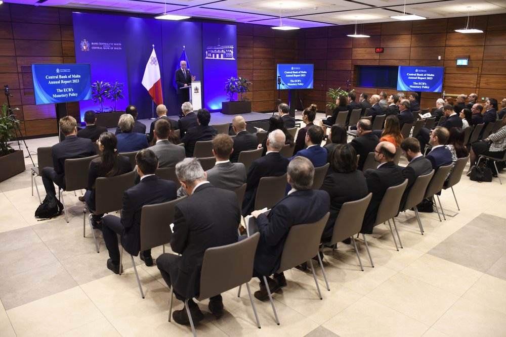 Il-Gvernatur, il-Professur Edward Scicluna, jindirizza lill-udjenza Il-Gvernatur, il-Professur Edward Scicluna, jindirizza lill-udjenza